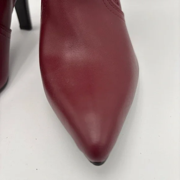 Indigo Red Heeled Boots with Classic Western Elegance - Picture 9 of 12